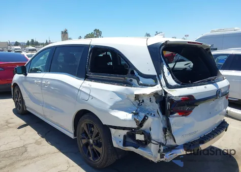 2023 Honda Odyssey Sport z USA, uszkodzony, nr VIN 5FNRL6H79PB001842